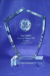 Crystal award with a pointy Top, Sandblasted GE